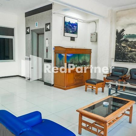 Grand Kembar Hotel Mitra Reddoorz Bandung Eksteriør billede