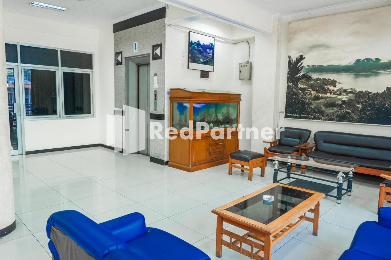 Grand Kembar Hotel Mitra Reddoorz Bandung Eksteriør billede