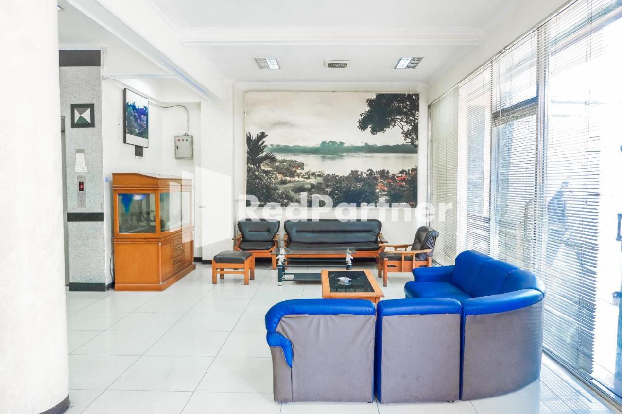 Grand Kembar Hotel Mitra Reddoorz Bandung Eksteriør billede