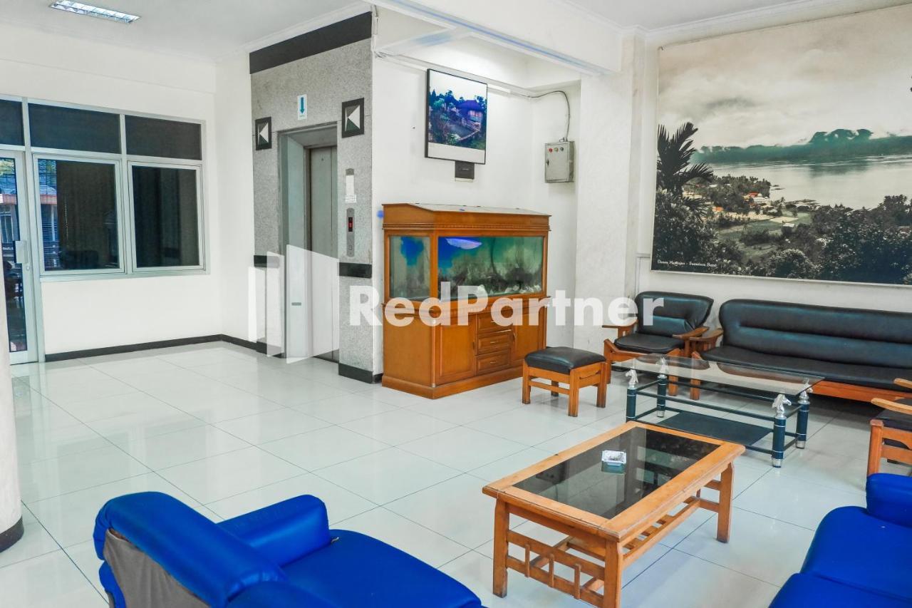 Grand Kembar Hotel Mitra Reddoorz Bandung Eksteriør billede